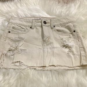 American Eagle cream mini skirt.